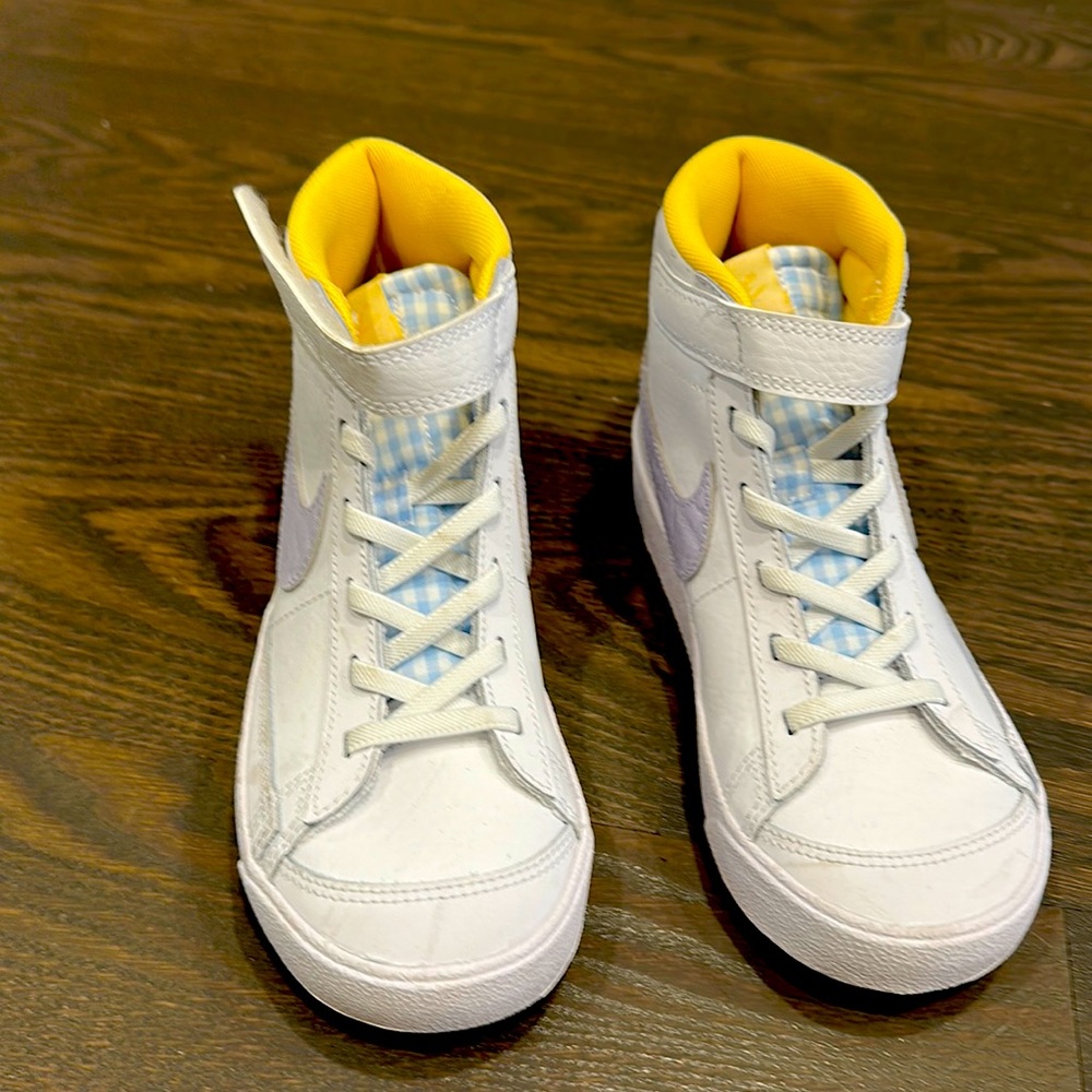 Work once. Size 1 kids Nike blazer 77.